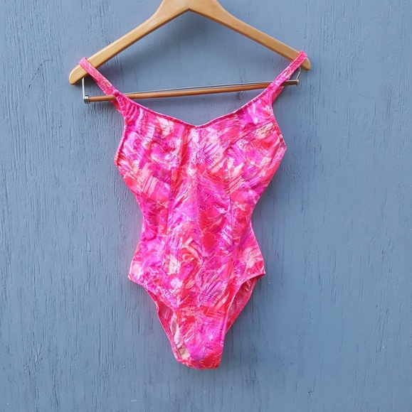 Katy Ireland Got Pink One Piece - Picture 4 of 8